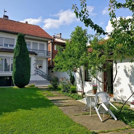 Garden Guesthouse Gjakova Exterior foto